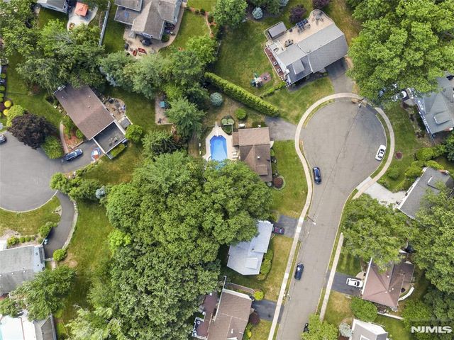 13 Gritman Court, Westwood, NJ 07675