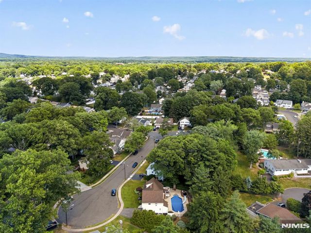 13 Gritman Court, Westwood, NJ 07675