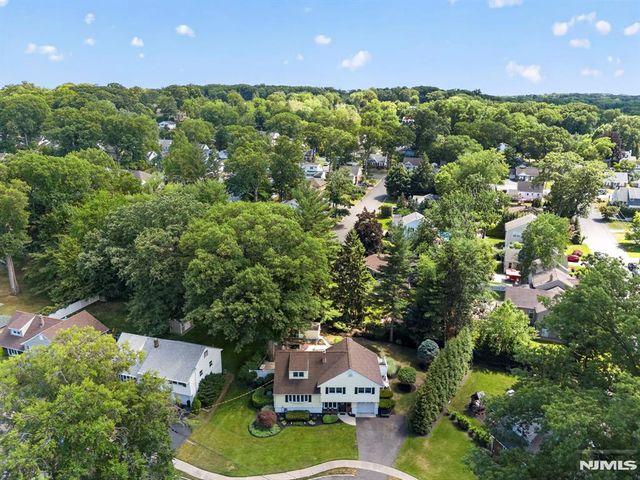 13 Gritman Court, Westwood, NJ 07675