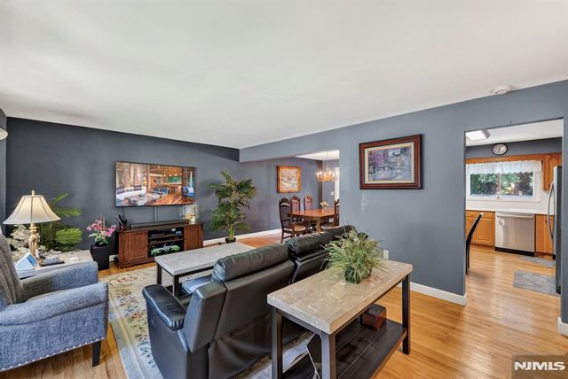 13 Gritman Court, Westwood, NJ 07675