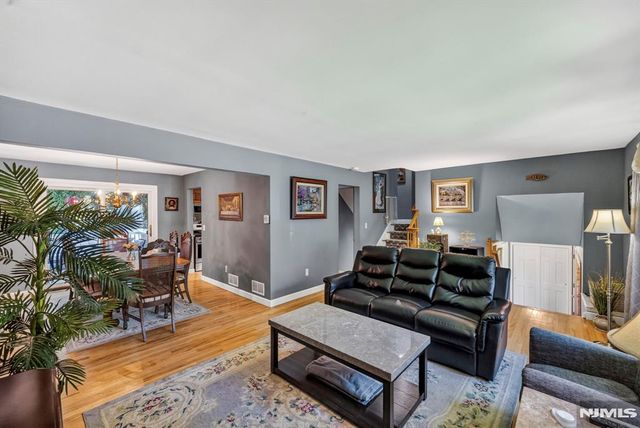 13 Gritman Court, Westwood, NJ 07675