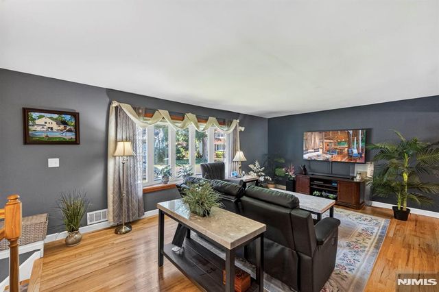 13 Gritman Court, Westwood, NJ 07675