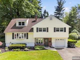 13 Gritman Court, Westwood, NJ 07675