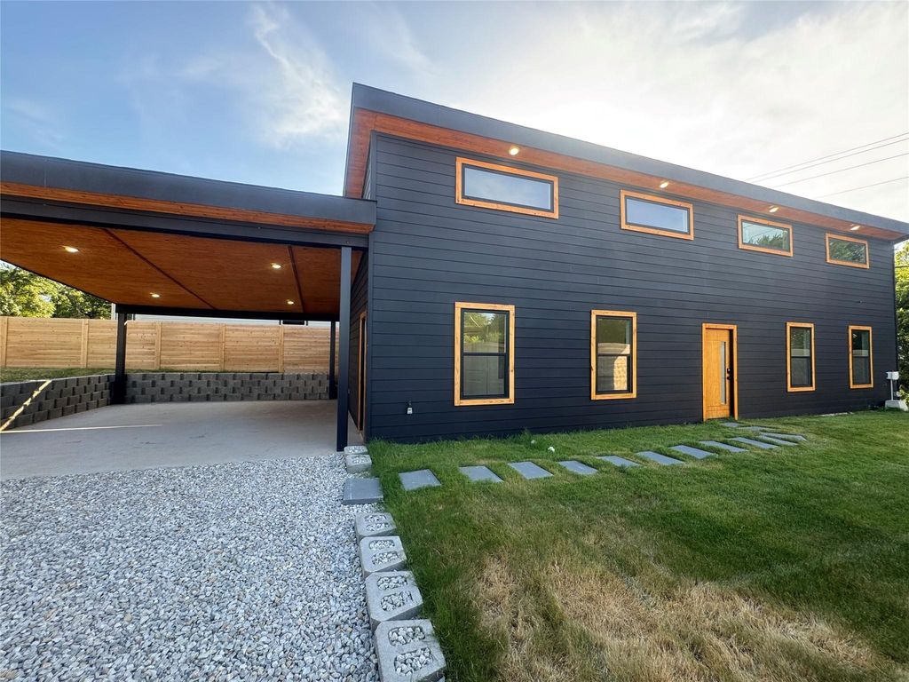 2806 Beechwood Street, Granbury, TX 76048