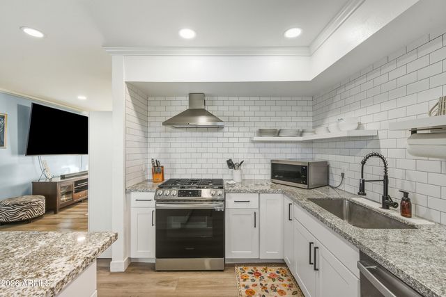 7141 N 16TH Street 209, Phoenix, AZ 85020