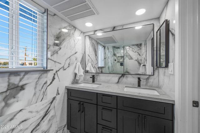 7141 N 16TH Street 209, Phoenix, AZ 85020