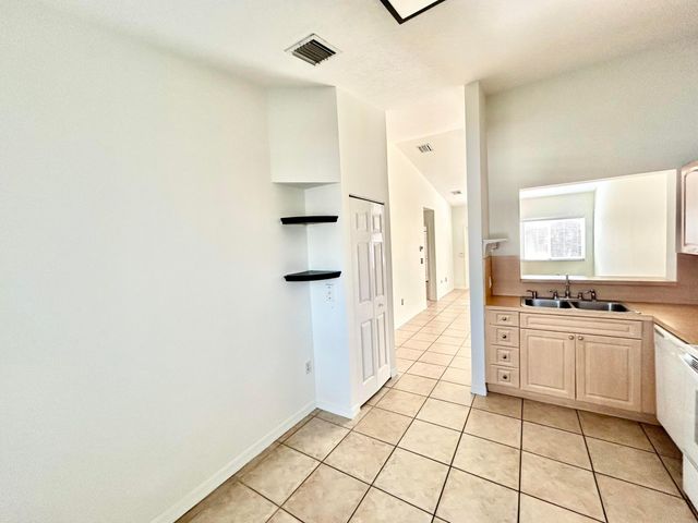 621 NW 78th Terrace 205, Pembroke Pines, FL 33024