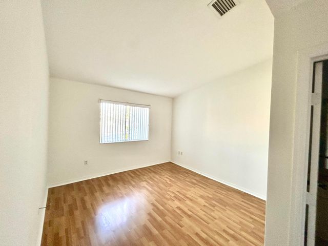 621 NW 78th Terrace 205, Pembroke Pines, FL 33024