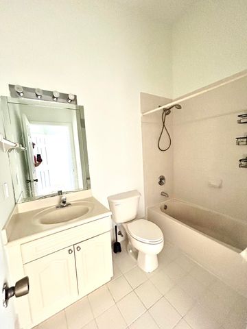 621 NW 78th Terrace 205, Pembroke Pines, FL 33024