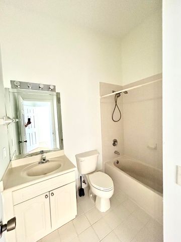 621 NW 78th Terrace 205, Pembroke Pines, FL 33024