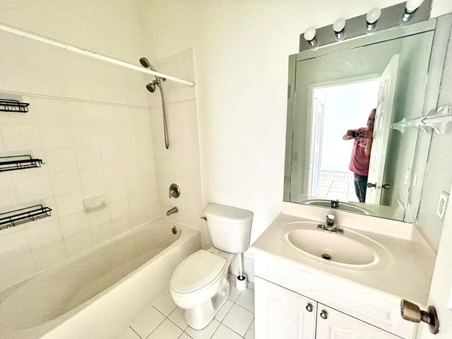 621 NW 78th Terrace 205, Pembroke Pines, FL 33024