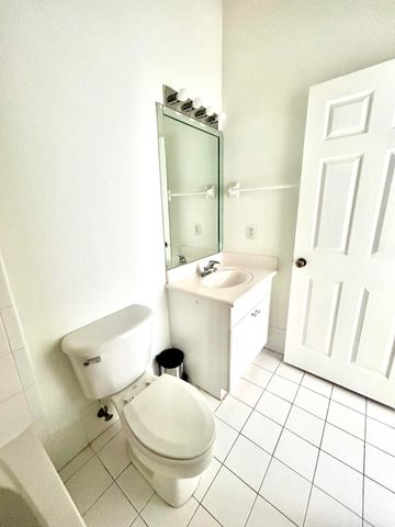 621 NW 78th Terrace 205, Pembroke Pines, FL 33024