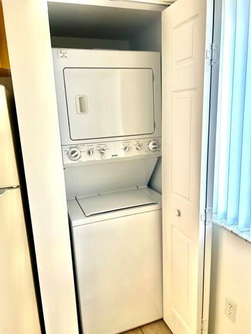 621 NW 78th Terrace 205, Pembroke Pines, FL 33024