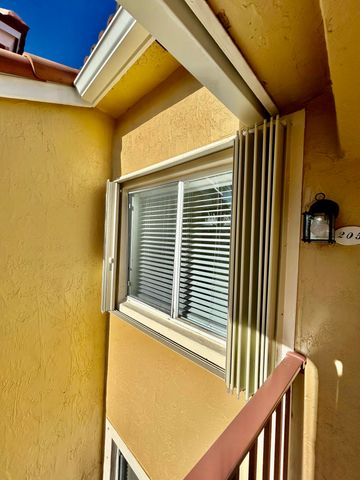 621 NW 78th Terrace 205, Pembroke Pines, FL 33024