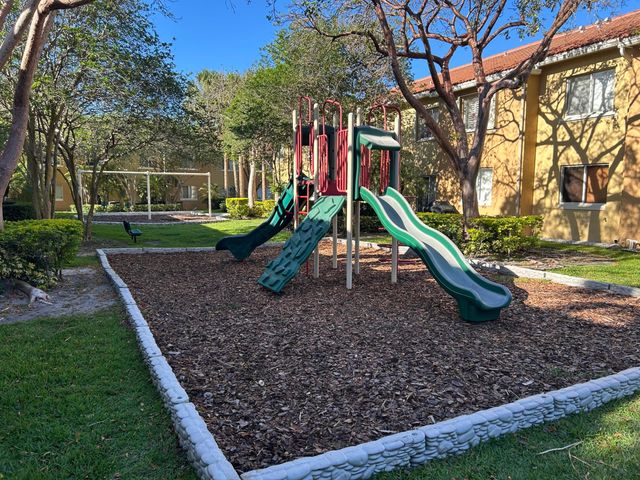 621 NW 78th Terrace 205, Pembroke Pines, FL 33024