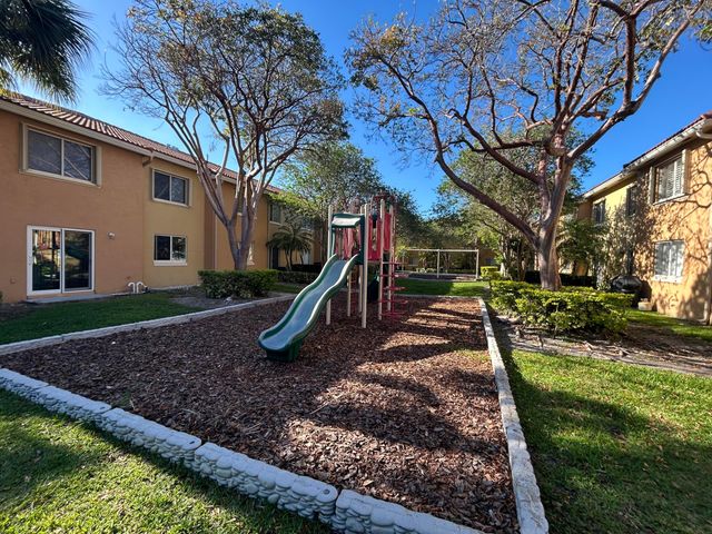 621 NW 78th Terrace 205, Pembroke Pines, FL 33024