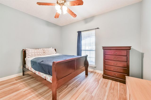 1910 Quinn Road, Pearland, TX 77581