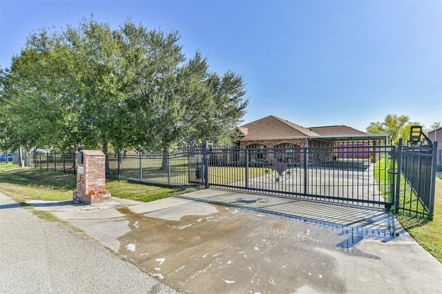 1910 Quinn Road, Pearland, TX 77581