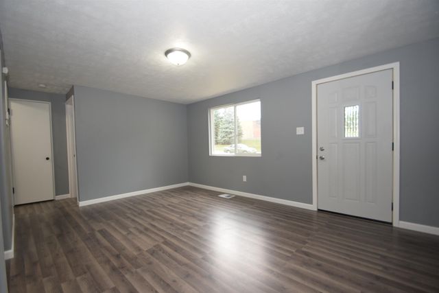 912 Ridgedale Road, South Bend, IN 46614