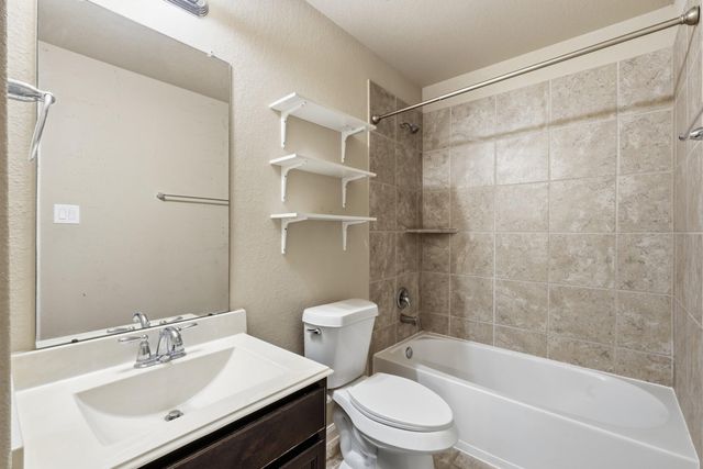 5815 Creek Crossing Court, Missouri City, TX 77459