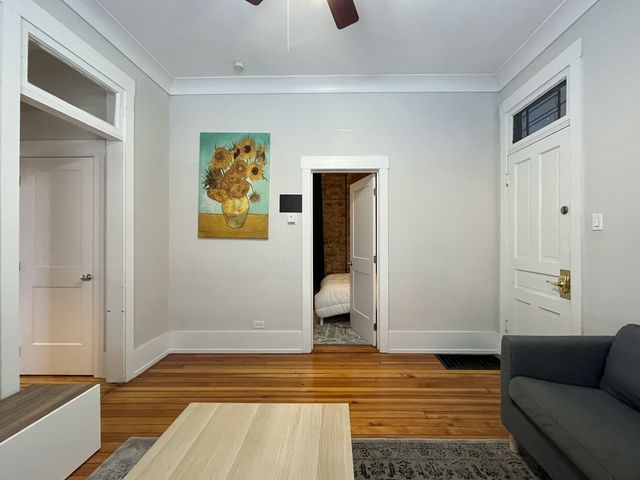 3765 N Kenmore Avenue 1E, Chicago, IL 60613