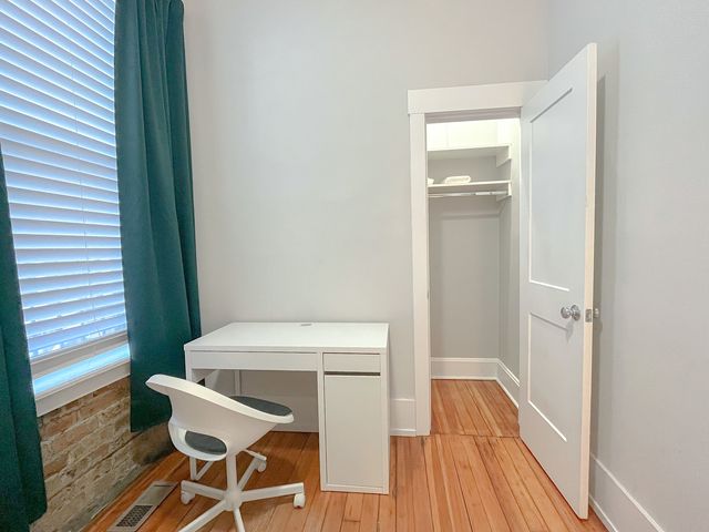 3765 N Kenmore Avenue 1E, Chicago, IL 60613