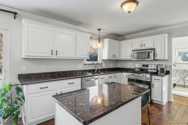 2958 Blue Heron Lane, Wixom, MI 48393