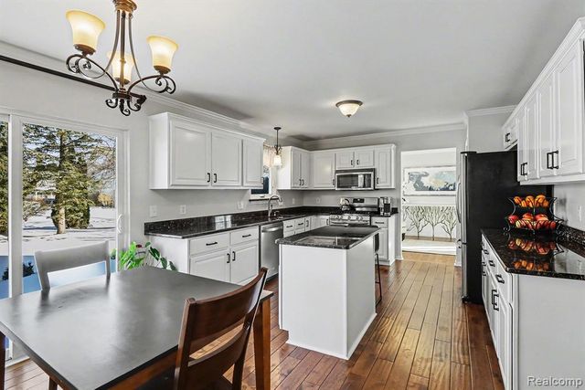 2958 Blue Heron Lane, Wixom, MI 48393