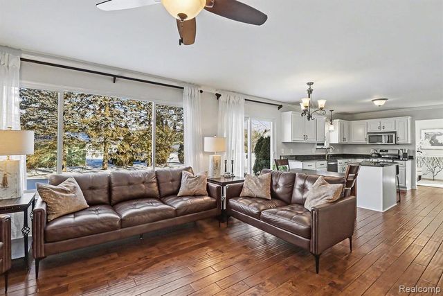 2958 Blue Heron Lane, Wixom, MI 48393