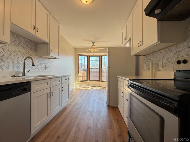 22211 Pondview Unit 27, Novi, MI 48375
