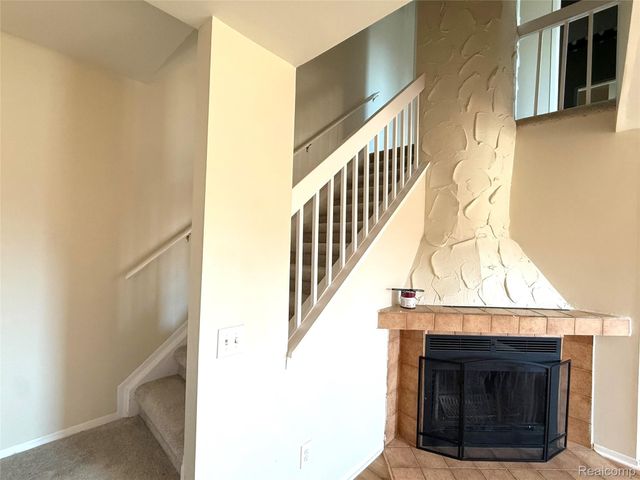 22211 Pondview Unit 27, Novi, MI 48375