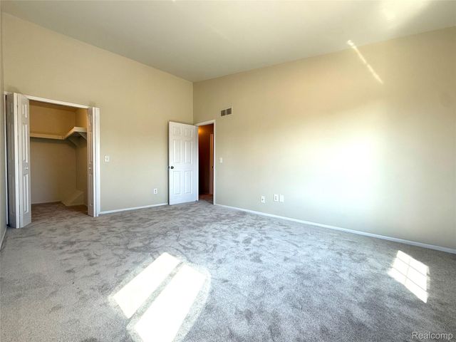 22211 Pondview Unit 27, Novi, MI 48375