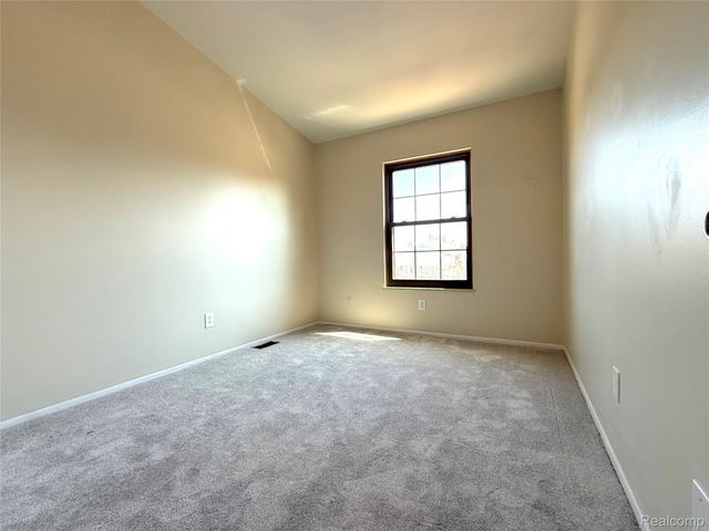 22211 Pondview Unit 27, Novi, MI 48375