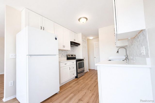 22211 Pondview Unit 27, Novi, MI 48375
