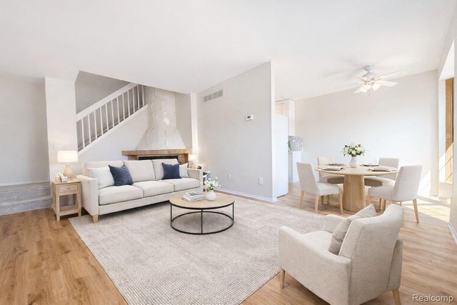 22211 Pondview Unit 27, Novi, MI 48375