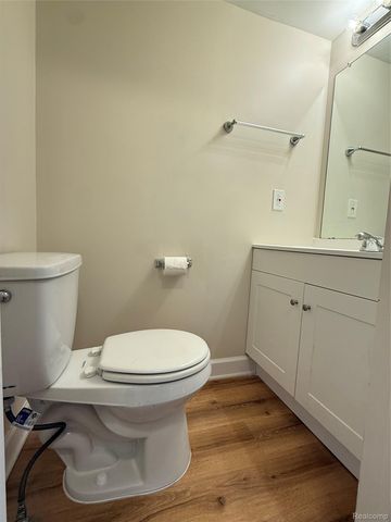 22211 Pondview Unit 27, Novi, MI 48375
