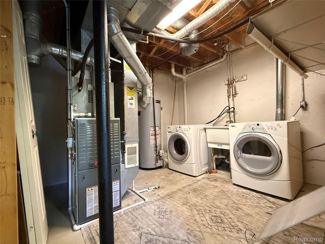 22211 Pondview Unit 27, Novi, MI 48375