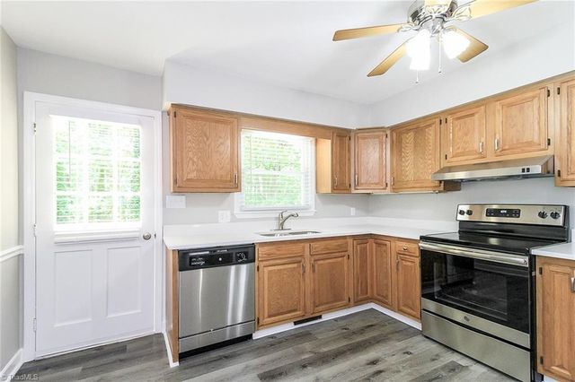 4309 Rosebriar Lane, Winston-salem, NC 27106