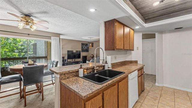 2025 SYLVESTER RD N305, Lakeland, FL 33803