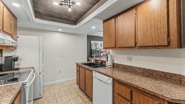 2025 SYLVESTER RD N305, Lakeland, FL 33803