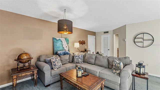 2025 SYLVESTER RD N305, Lakeland, FL 33803