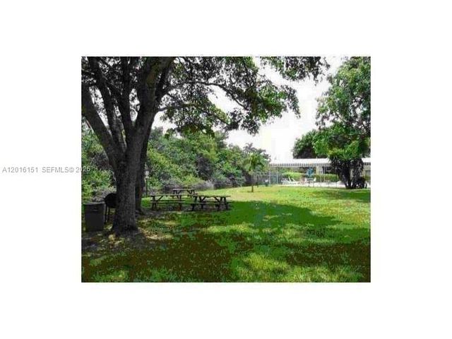 119 Royal Park Dr 1E, Oakland Park, FL 33309