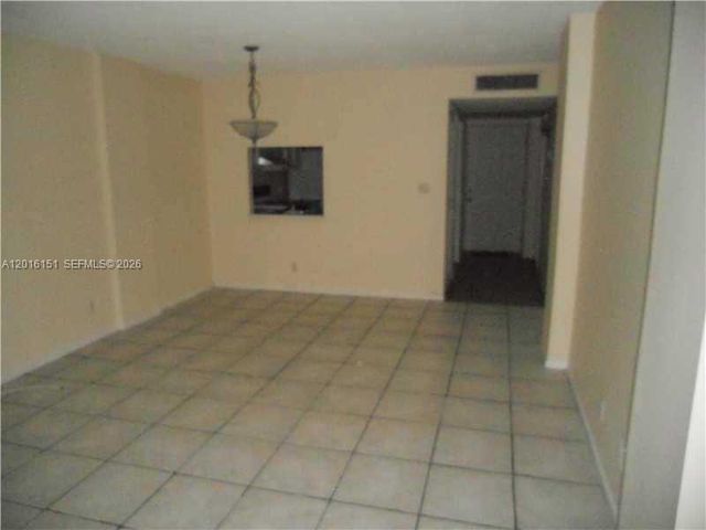 119 Royal Park Dr 1E, Oakland Park, FL 33309