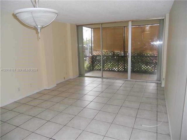 119 Royal Park Dr 1E, Oakland Park, FL 33309