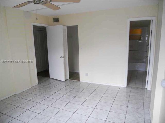 119 Royal Park Dr 1E, Oakland Park, FL 33309