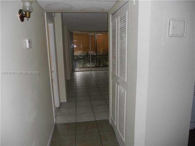 119 Royal Park Dr 1E, Oakland Park, FL 33309