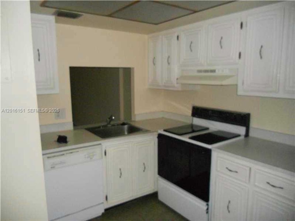 119 Royal Park Dr 1E, Oakland Park, FL 33309