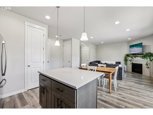 17515 Sw WAPATO ISLAND Dr, Sherwood, OR 97140