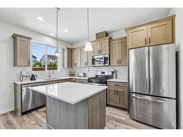17515 Sw WAPATO ISLAND Dr, Sherwood, OR 97140