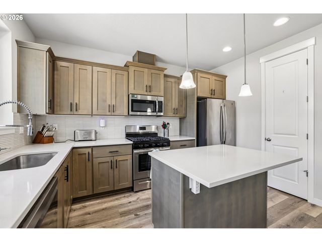17515 Sw WAPATO ISLAND Dr, Sherwood, OR 97140